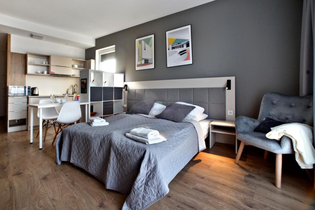 Wolska Serviced Apartments Varsavia Esterno foto