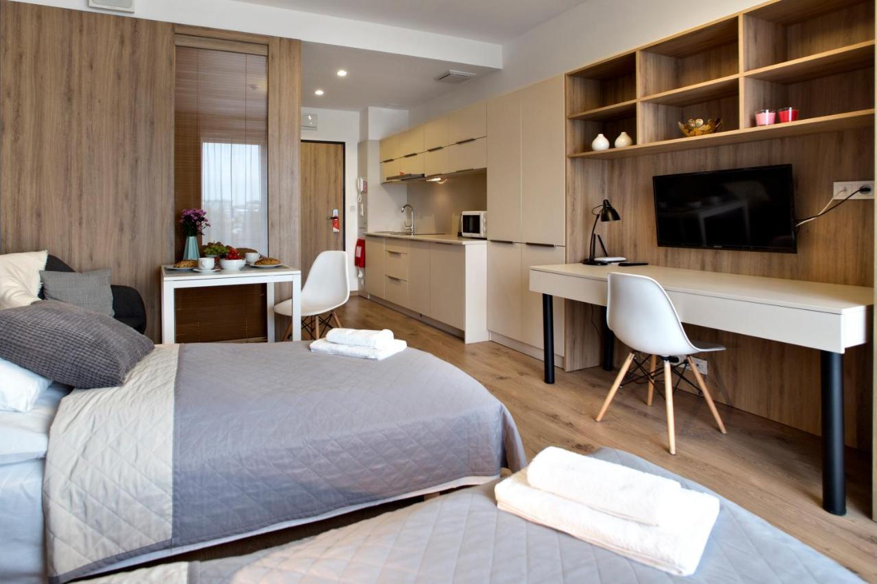 Wolska Serviced Apartments Varsavia Esterno foto