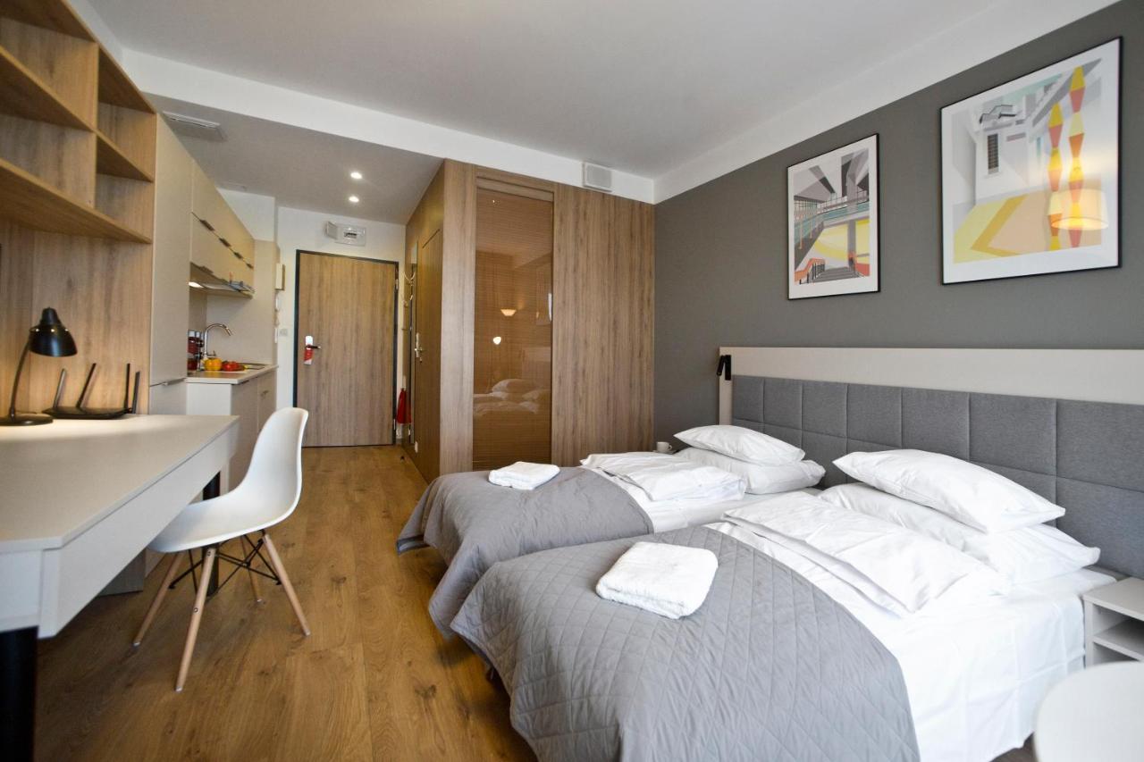 Wolska Serviced Apartments Varsavia Esterno foto