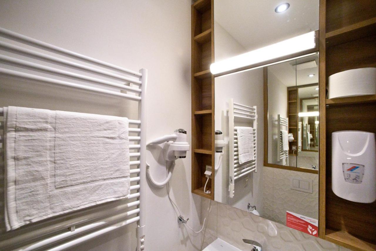 Wolska Serviced Apartments Varsavia Esterno foto
